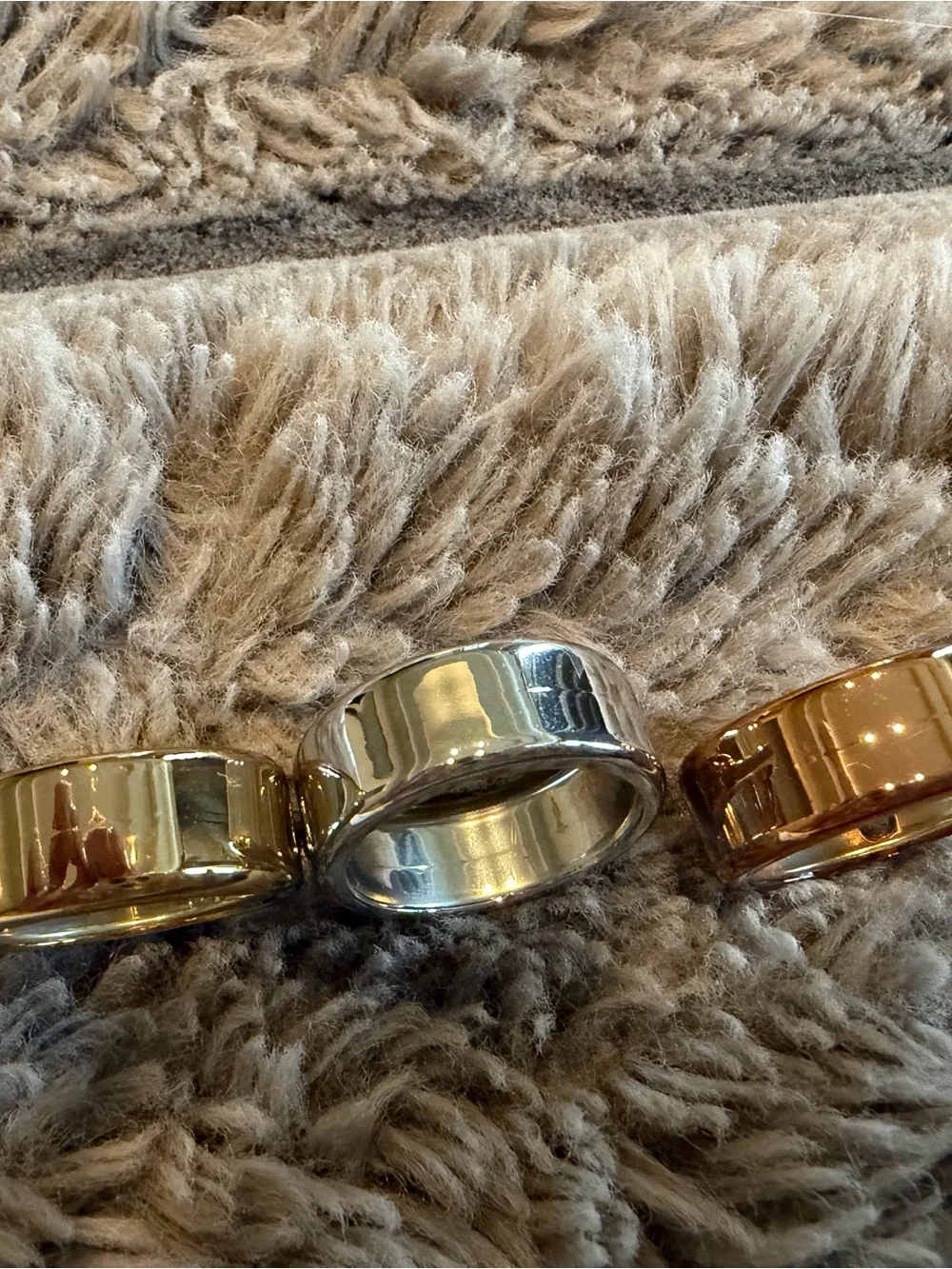 Oura Gold Ring Sensor with Multicolor Silicone Covers
